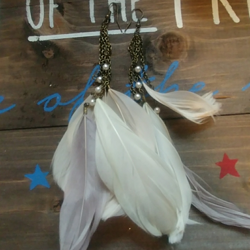 Feather dangly earrings